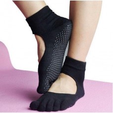 ถุงเท้าโยคะ มีปุ่มกันลื่น แบบปิดนิ้วเท้า Non-Slip Socks 1 คู่ (สีดำ)